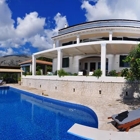 Villa Plakero Estate *